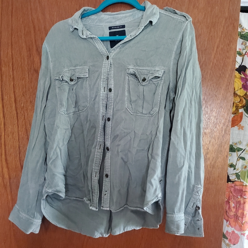 American Eagle boyfriend fit button up long sleeve